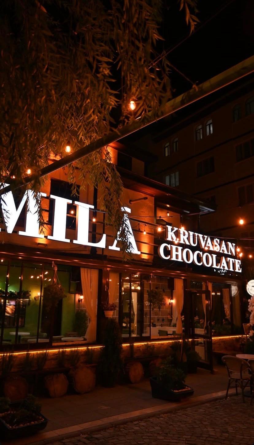 Mila Croissant Hero